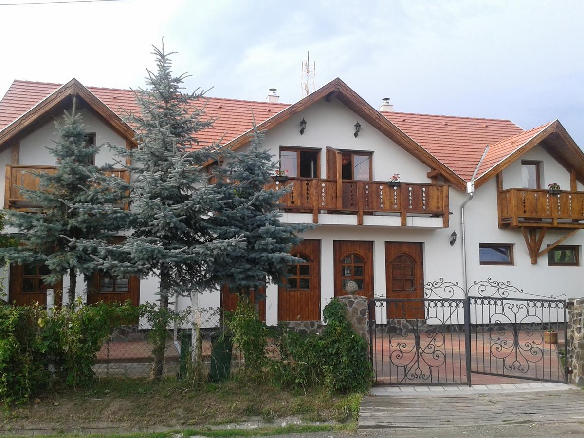 Bed and Breakfast Felso Fogado Felsotold Екстер'єр фото